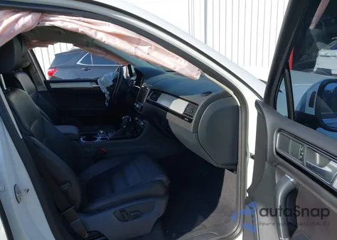 2017 Volkswagen Touareg V6 Sport z USA, uszkodzony, nr VIN WVGEF7BP1HD003335